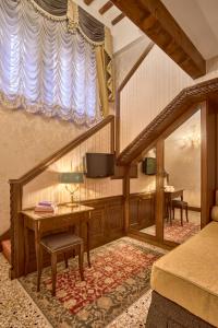 a living room with a desk and a window at Hotel Palazzo Stern in Venice