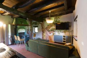 a living room with a couch and a tv at Dimora Dory Luxury in Nave