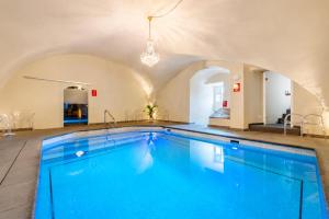 a swimming pool in a building with an arched ceiling at Schloss Purschenstein in Neuhausen