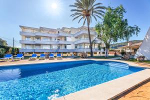 a swimming pool in front of a building at Apartamento Veleta Puerto Pollensa in Pollença