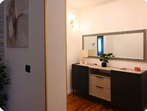 a bathroom with a sink and a mirror at Irpinia Maison in Quarto dʼAltino