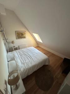 a bedroom with a white bed and two windows at Le Clos d'Hydrequent in Rinxent