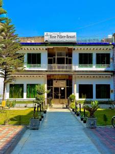 Gallery image of Rose Palace Hotel With Mountain View Swat, Umairs Haven Residences Swat in Mingāora