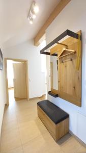 a room with a bench and a mirror on the wall at Ferienwohnungen beim Sommermader - inklusive Königscard in Nesselwang