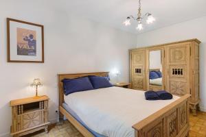 a bedroom with a large bed and a mirror at La Clémenguite in Vals-les-Bains
