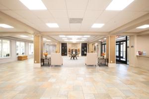 a lobby of a hospital with chairs and tables at The Colonies at Williamsburg in Williamsburg +60 photos