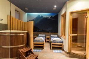 Posteľ alebo postele v izbe v ubytovaní udanypobyt Apartament Sauna Fun