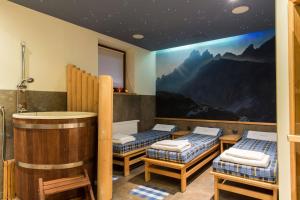 Posteľ alebo postele v izbe v ubytovaní udanypobyt Apartament Sauna Fun