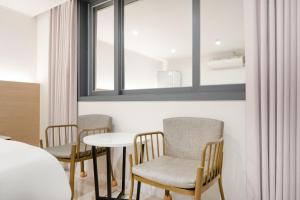 a room with chairs and a table and a window at Rium Hotel in Mokpo +33 photos
