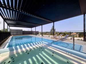 a swimming pool with a view of a building at Seaside Garden by Baltic Home Świnoujście in Świnoujście