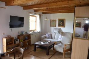 a living room with a couch and a table at Appartementhaus Osserblick in Lohberg