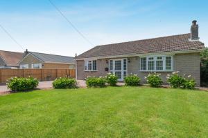 a house with a green lawn in front of it at 3 Bed in Skegness oc-b33460 in Orby