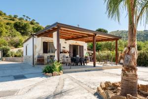 a house with a pavilion with a palm tree at Casa Villa Aury in Cefalù
