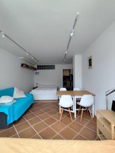 a room with a bed and a table and chairs at Gigi Beachfront in Ferrel