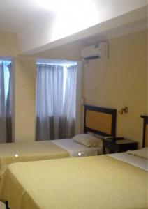 a hotel room with two beds and a window at Hotel Libanno Apartt in Villa Mercedes