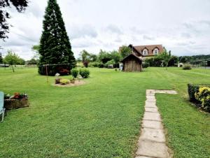 a stone path in the yard of a house at Gite Les Ptits Biscuits in Vittersbourg
