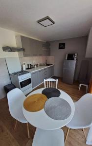 a kitchen with a table and chairs in a room at APARTAMENT U MARYSI in Krościenko