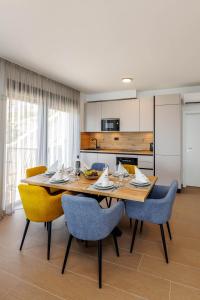 a dining room with a table and chairs at Stella Maris in Podstrana
