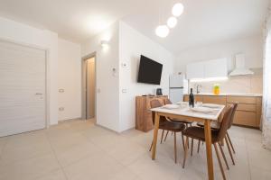 a kitchen and dining room with a table and chairs at Domus Alba in Teulada