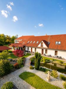 an image of a house with a garden at Penzion U Bohuša in Lednice