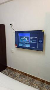a wall with a tv on a wall at Cozy Highland in Tanah Rata