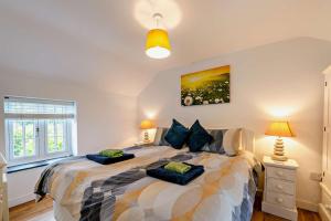 a bedroom with a bed with two pillows on it at 3 Bed in Croyde oc-beren in Croyde
