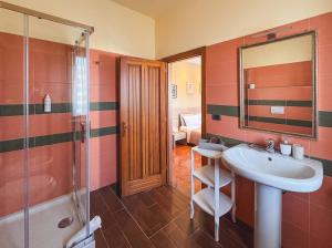 a bathroom with a sink and a shower at B&B a due passi dal mare in Caulonia Marina +32 photos