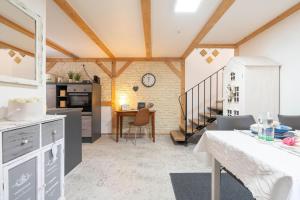 a kitchen and living room with a table and a dining room at Quartier Sängerstadt in Finsterwalde