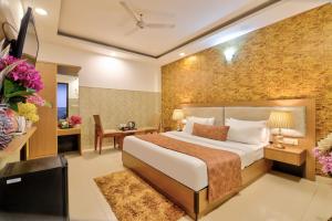 a bedroom with a large bed in a room at Hotel Olive Aero Suites By Signature Stayz Near Delhi Airport in New Delhi