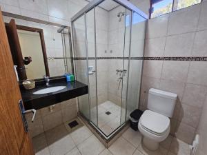 a bathroom with a shower and a toilet and a sink at Amplio alojamiento en el centro de Asunción in Asunción