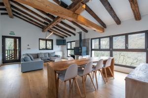 a kitchen and living room with a wooden table and chairs at Arantza Apartamentuak in Arantza
