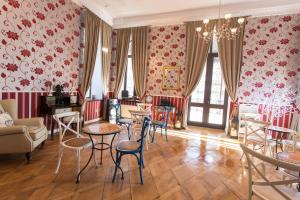 a living room with red and white wallpaper at Castelul Stirbey in Sinaia