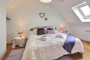 a bedroom with a large bed with a heart on the wall at Cottage - Sleeps 4 with Log Burner & Pet Friendly in Kérien