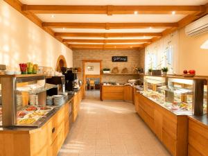 a large kitchen with wooden counter tops in a restaurant at Hotel Schachenwald I Sauna I Aussenpool I Parkplatz in Premstätten
