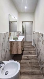 a bathroom with a sink and a bath tub at B&B di Cristina in Conegliano