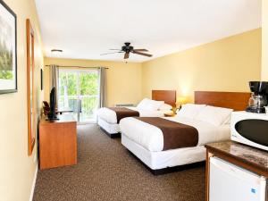 a hotel room with two beds and a television at Escarpment Heights Motel in Tobermory