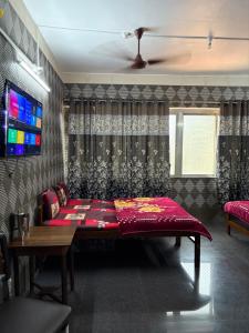 a bedroom with a bed in a room at ROGHAY COTTAGE in Matheran