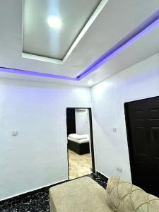 a room with a ceiling with a mirror and a door at Executive villa in Aja