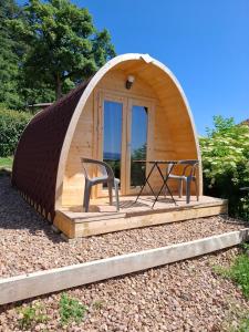 a dome house with a table and two chairs at Houx POD in Saint-Racho