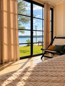 a bedroom with a bed and a view of the water at Casa Ypá in Puerto Libertad