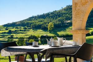 a table with cups and teapots on top at Apartamentos La Gloria in Santillana del Mar