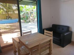a living room with a table and a chair and a couch at Casa Debut Surf Place 2 in Parrita