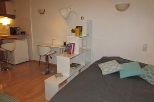 a bedroom with a bed and a book shelf at studio centre de Gap in Gap