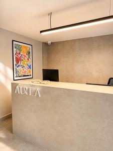 an office with a reception counter with a logo at Aurea Baulten by 123Quarto in Tambaú +74 photos