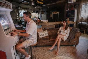 a man and a woman playing a video game at LARCADE Loft Industrial-Jacuzzi in Castillo de Bayuela