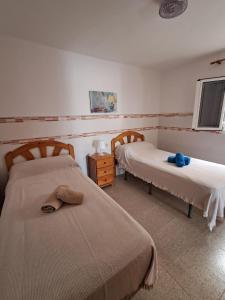 a bedroom with two beds and a window at Apartamentos herederos Lm in Caleta de Sebo