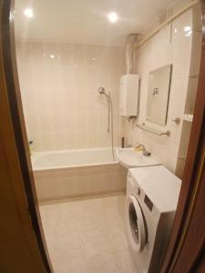 a bathroom with a sink and a toilet and a tub at Mieszkanie Piaskowa 22 in Kraśnik