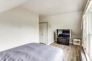 a bedroom with a bed and a tv in it at Train to Philly! Pet-Friendly Unit in Barrington in Barrington