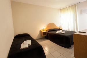 a hotel room with two beds and a window at Bonito Hotel in San Rafael +14 photos