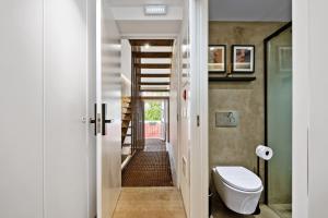 a bathroom with a staircase and a toilet at The 21 by Homie in Ribeira Brava